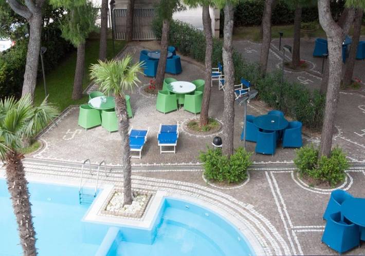 Appartamento per 3 persone, con Balcone e Giardino nonché Piscina a Porto d'Ascoli