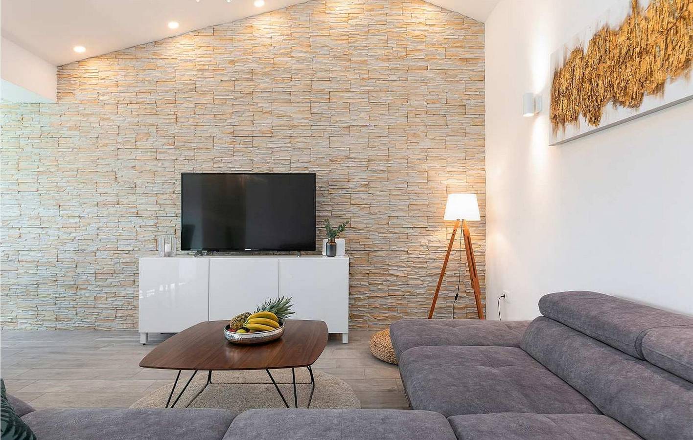 Ganze Ferienwohnung, Charmante 100 m² große Wohnung mit Terrasse, WLAN und nur 400 m vom Strand entfernt in Poreč, Grad Poreč