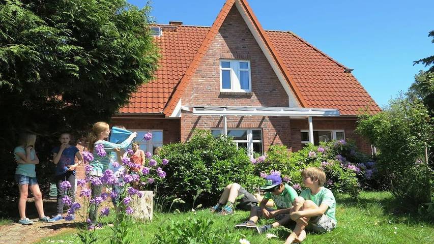 Ferienhaus für 8 Personen, mit Sauna und Terrasse sowie Garten in Nordholz - 2