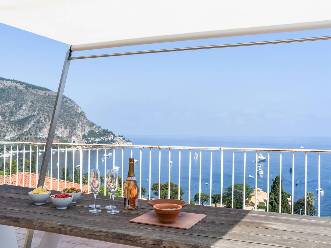Semi-detached villa with private pool and sublime views, 400 meters from the sea in Èze, Région de Nice