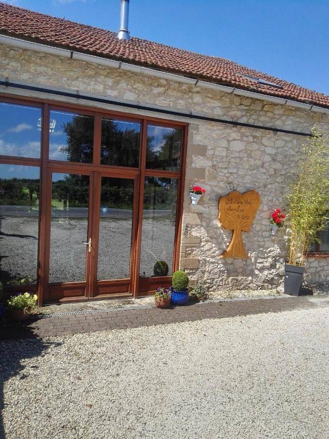 Cottage pour 2 personnes, avec jardin, animaux acceptés à Millac