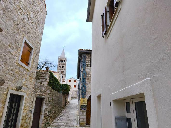 Ferienhaus für 5 Personen, mit Terrasse in Rab Stadt
