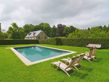 Ferienhaus für 9 Personen, mit Pool und Garten sowie Sauna und Terrasse, mit Haustier in Belgien