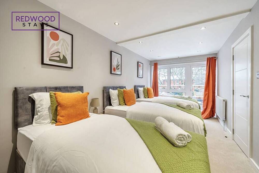 Spacious Family, Contractor Home, Free Parking in Rushmoor, Hampshire