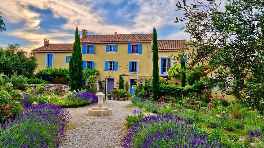 Chambre d’hôte pour 2 personnes, avec jardin ainsi que vue et piscine