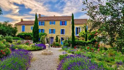Chambre d’hôte pour 2 personnes, avec vue ainsi que piscine et jardin à Saint-Didier