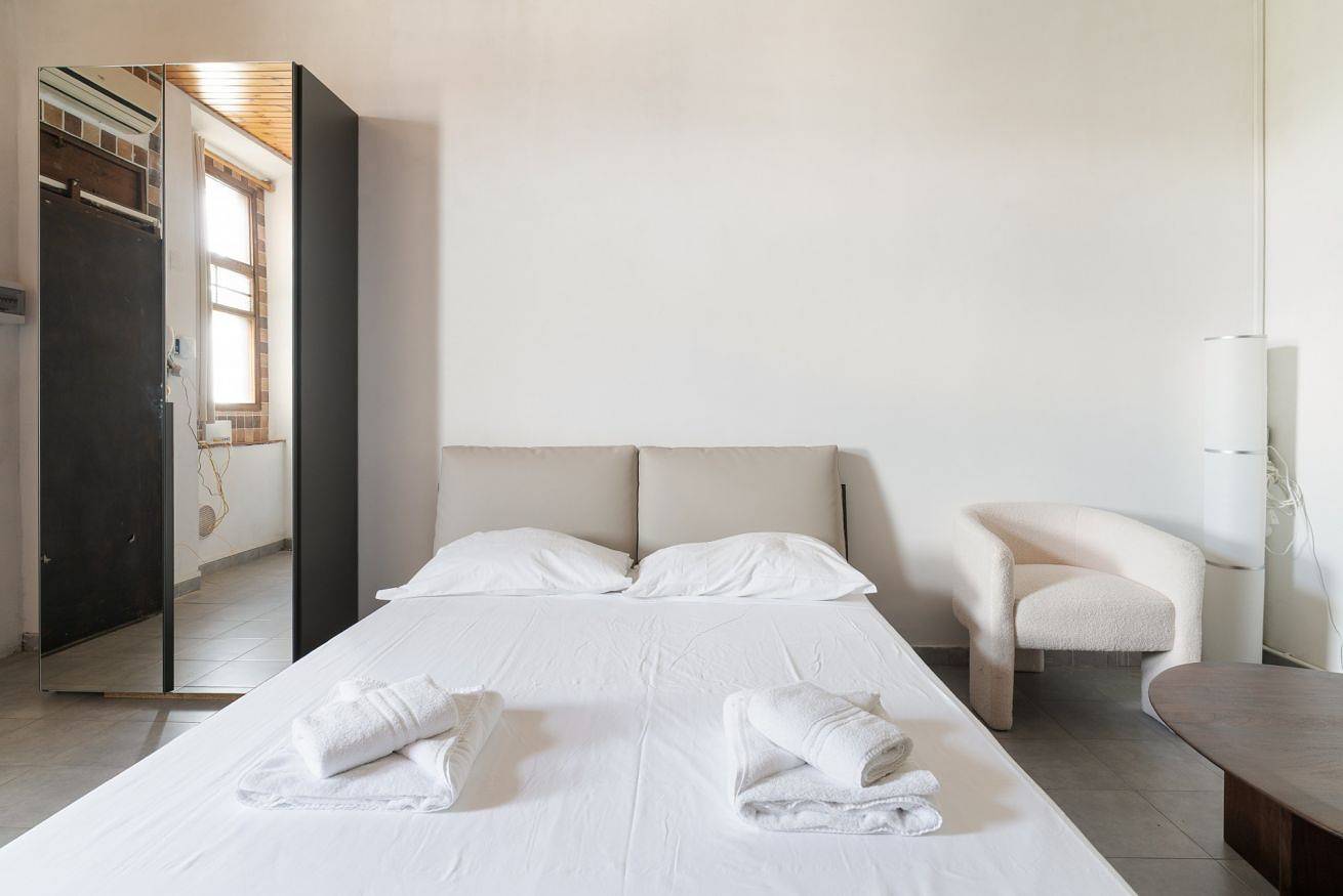 Entire apartment, Guesthost - Comfy Studio Apartment San Cristoforo in Milan, Milan Province