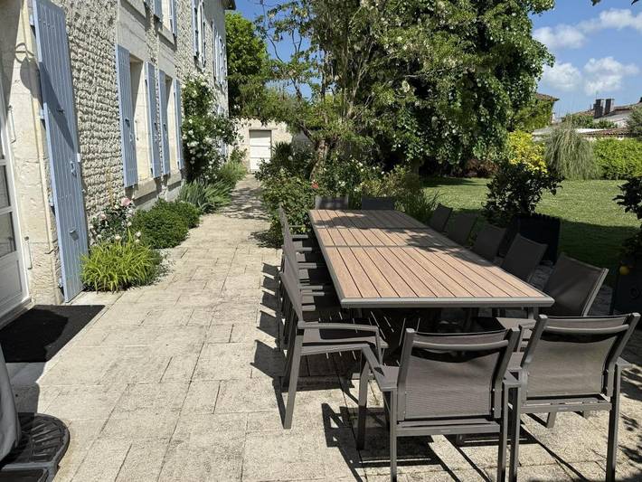 Location de vacances pour 15 personnes, avec piscine ainsi que vue et jardin, adapté aux familles à Saint-Palais-du-Né - 4