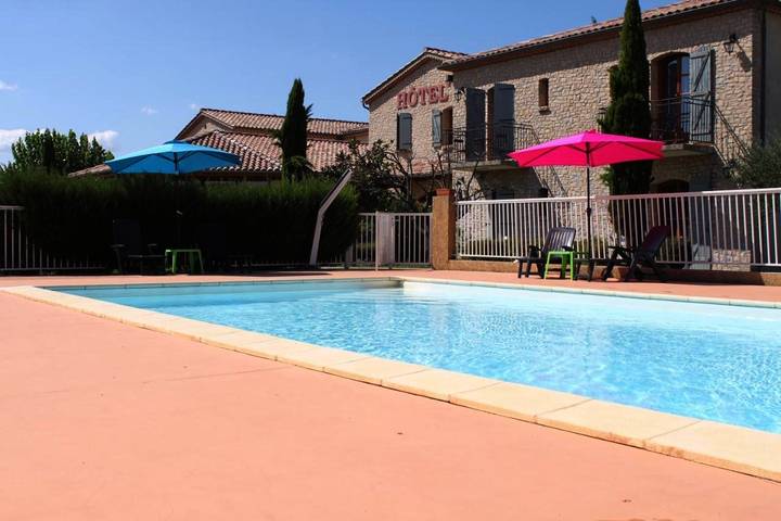 Hôtel pour 2 personnes, avec vue ainsi que jardin et piscine à Saint-Jean-le-Centenier