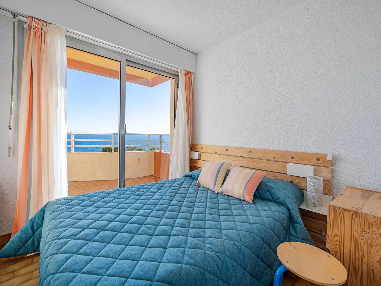 Entire apartment, Apartment for 8 with Wi-Fi, sea view in Roquebrune-Cap-Martin, Mediterranean Coast (France)