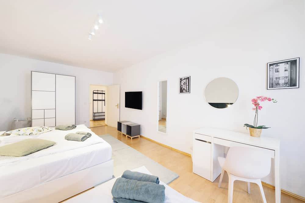 Entire apartment, Central Aprt Mitte Museum Island / Berlin Cathedral in Mitte Berlin, Berlin