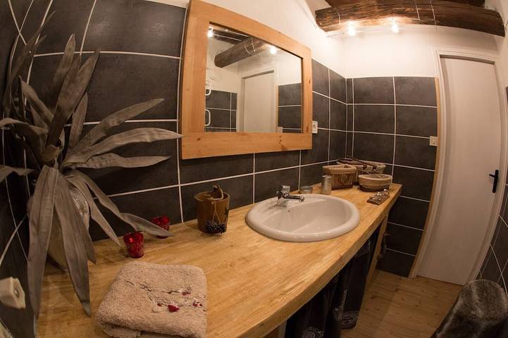 Maison de charme  pouvant accueillir confortablement 15 personnes ; in Les Orres, Parc national des Écrins