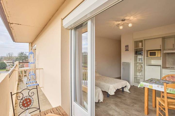 Ganze Wohnung, Helles City-Studio mit Balkon, Haustiere erlaubt in Cazaubon, Gers