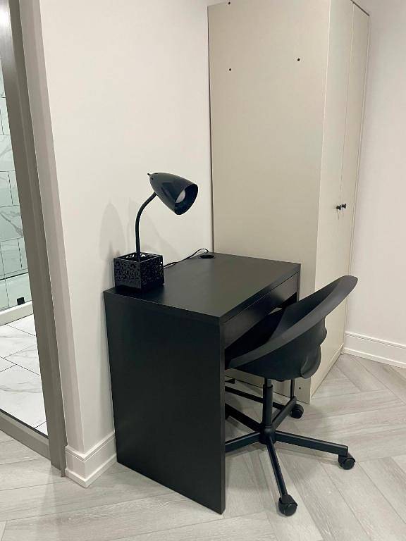 Sótano dormitorio privado y baño con estacionamiento gratuito en Toronto in Etobicoke, Toronto