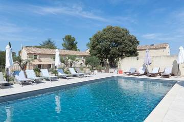 Gîte pour 2 personnes, avec terrasse ainsi que piscine et vue à Saze