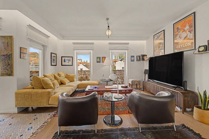 Entire apartment, Modern Apartment - Trafaria Bliss, 3 Minutes from the Beach in Setúbal Peninsula