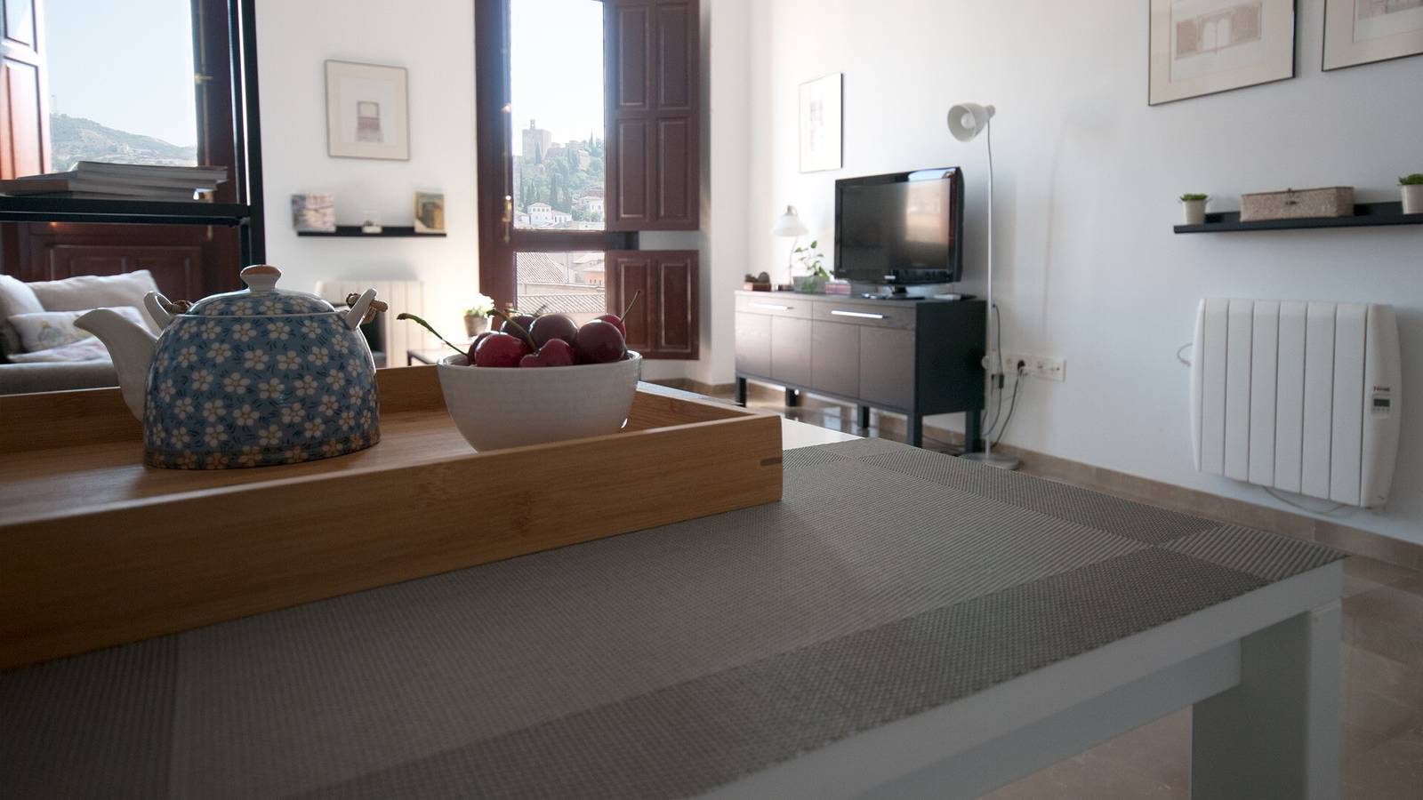 Apartamento entero, Ático Centro con Vistas a la Alhambra, Balcón, Wi-Fi y Aire Acondicionado in Realejo-San Matías, Granada