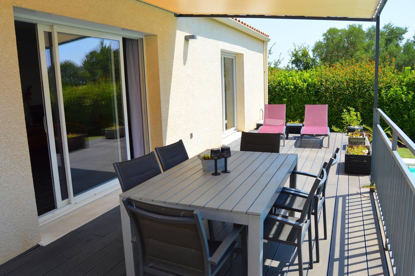 Le fil rouge in Arpaillargues-et-Aureillac, Région de Nîmes