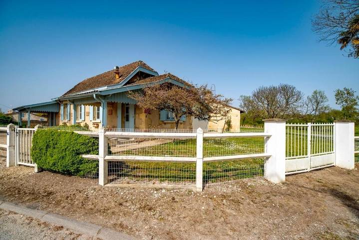 Location de vacances pour 7 personnes, avec Terrasse ainsi que Jardin et Vue à Labarde