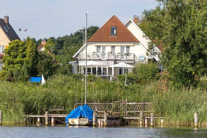 Hotel für 3 Personen, mit Terrasse und Garten sowie Seeblick und Ausblick in Malchow