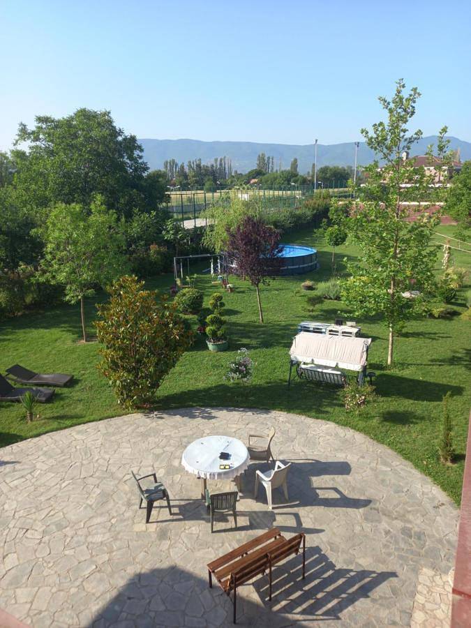 Location de vacances pour 5 personnes, avec vue ainsi que piscine et jardin à Skopje - 3