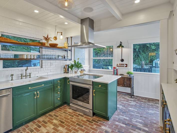 Vacation house for 10 people, with yard in Whidbey Island