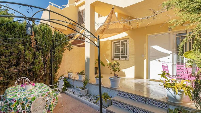 Apartamento de vacaciones para 5 personas, con jardín y piscina - 1