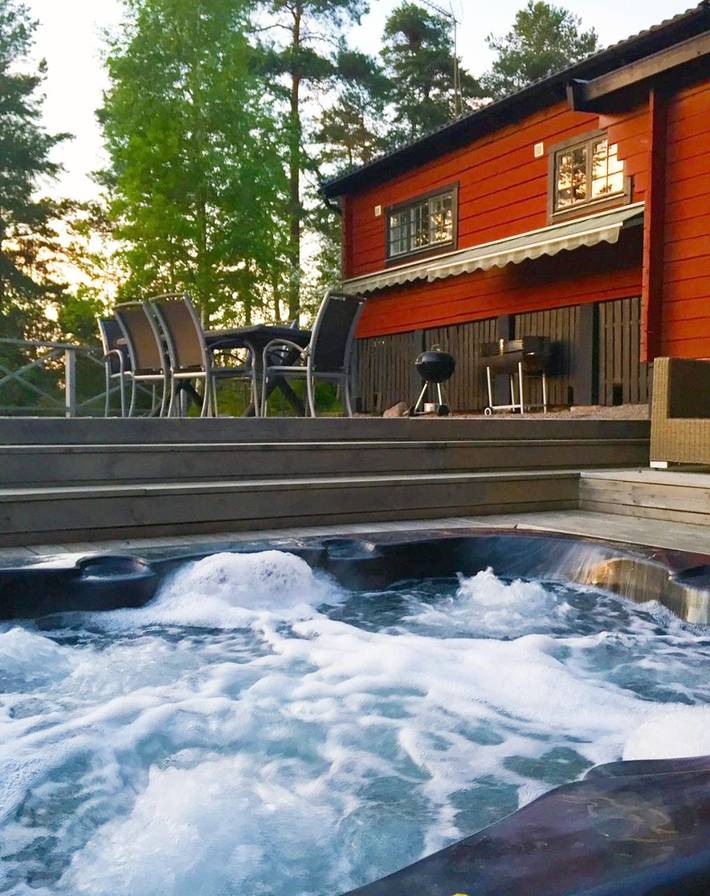 Ferienhaus für 8 Personen, mit Garten und Pool sowie Whirlpool - 1