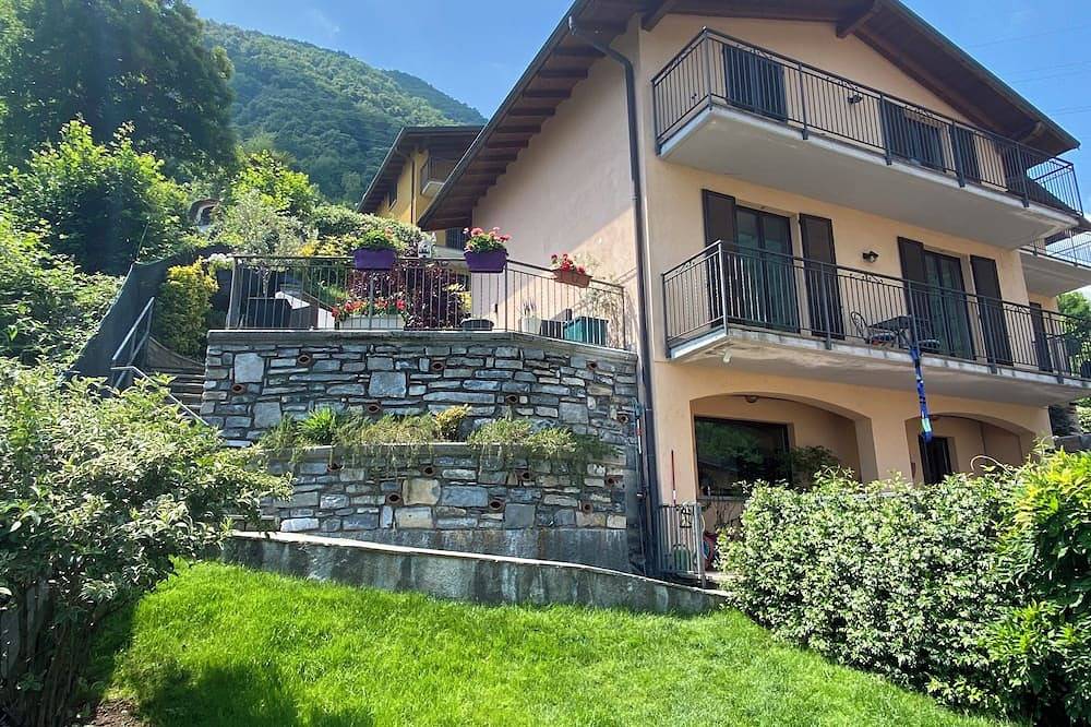Family home with lake views and close to centre of charming village on Lake Como in Argegno, Comune di Argegno