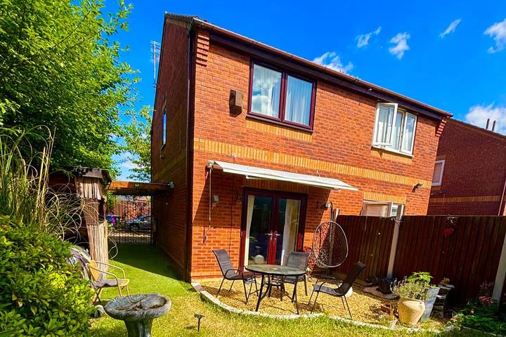 Holiday home for 4 people, with garden, with pets in Liverpool