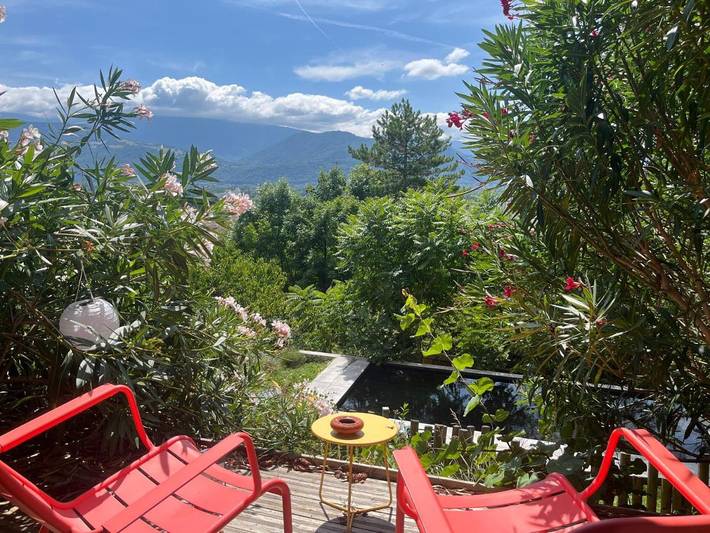 Appartement de vacances pour 2 personnes, avec piscine ainsi que jardin et vue