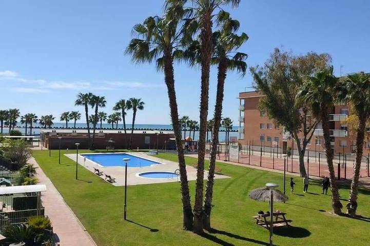 Apartamento de vacaciones para 5 personas, con jardín además de piscina y balcón - 1