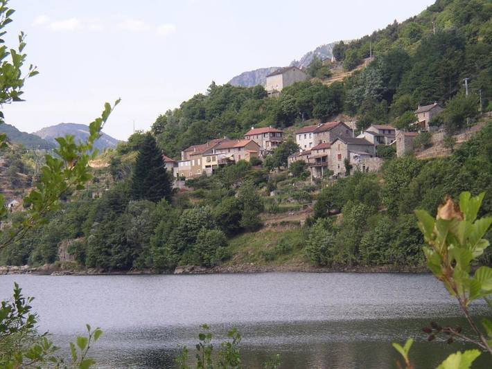Gîte pour 6 personnes, avec Terrasse et Vue à Sainte-Marguerite-Lafigère