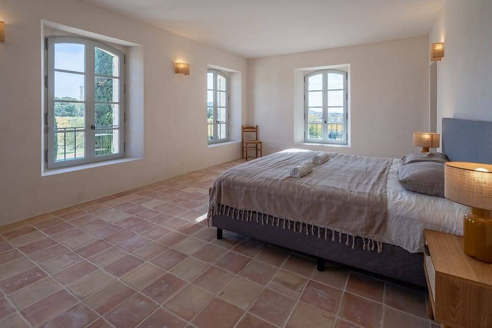 Le Grand Chêne: Ancienne Propriété Viticole avec Confort Moderne in Cairanne, Vaucluse