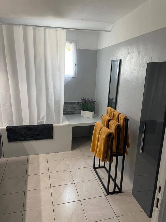 Villa pour 4 personnes, avec Terrasse et Jardin ainsi que Piscine et Vue à Roussillon - 2