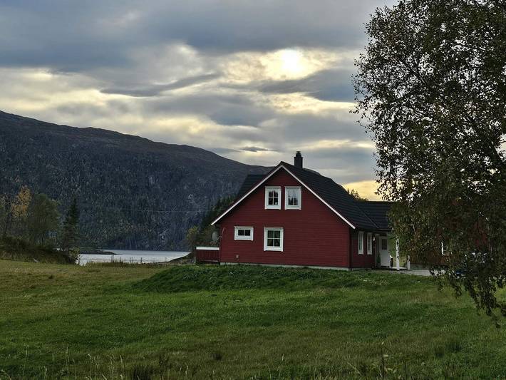 Ferienhaus für 7 Personen, mit Whirlpool und Terrasse sowie Garten in Tröndelag