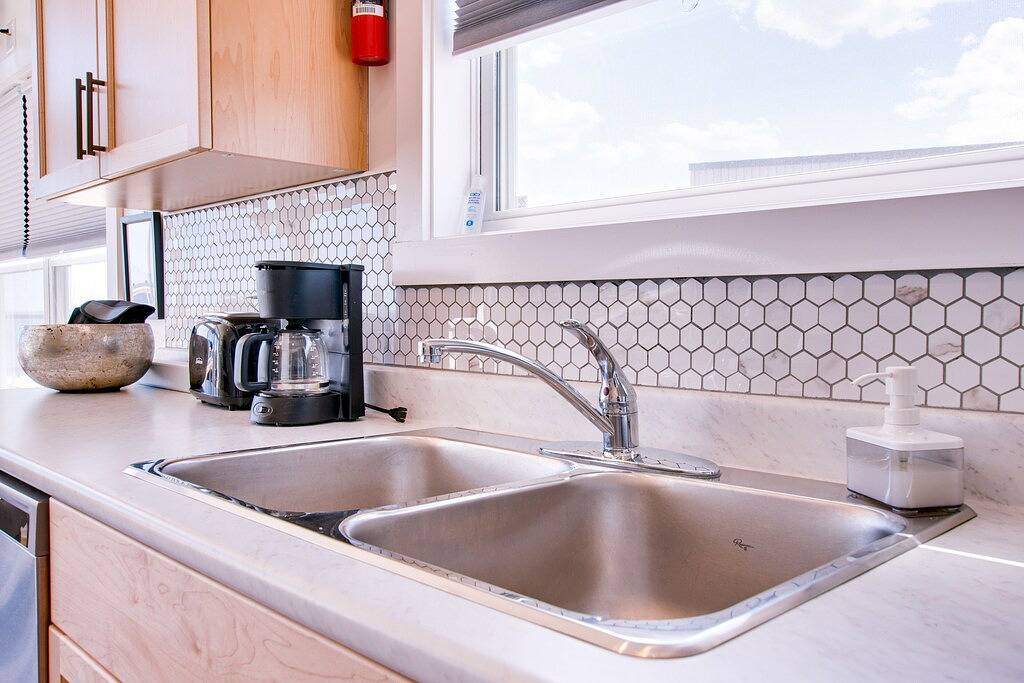 Comfy Seaside Cabana . Hot Tub, Sauna and All Weather Domes - Private in Region of Queens Municipality, Queens County