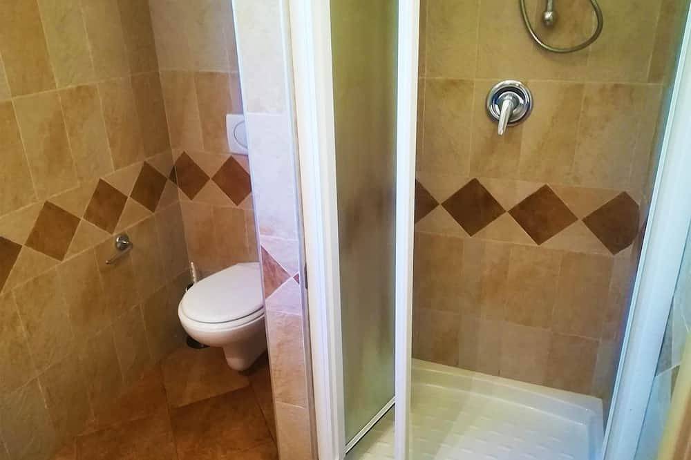 Ganze Wohnung, Seeufer mit Garten in Idro, Gardasee-Berge