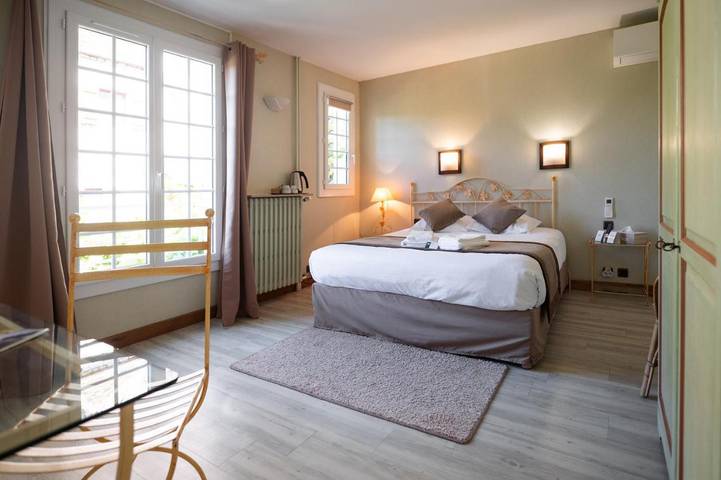 Hôtel pour 2 personnes, avec vue et piscine ainsi que jardin et bassin pour enfant, animaux acceptés à Martel - 2