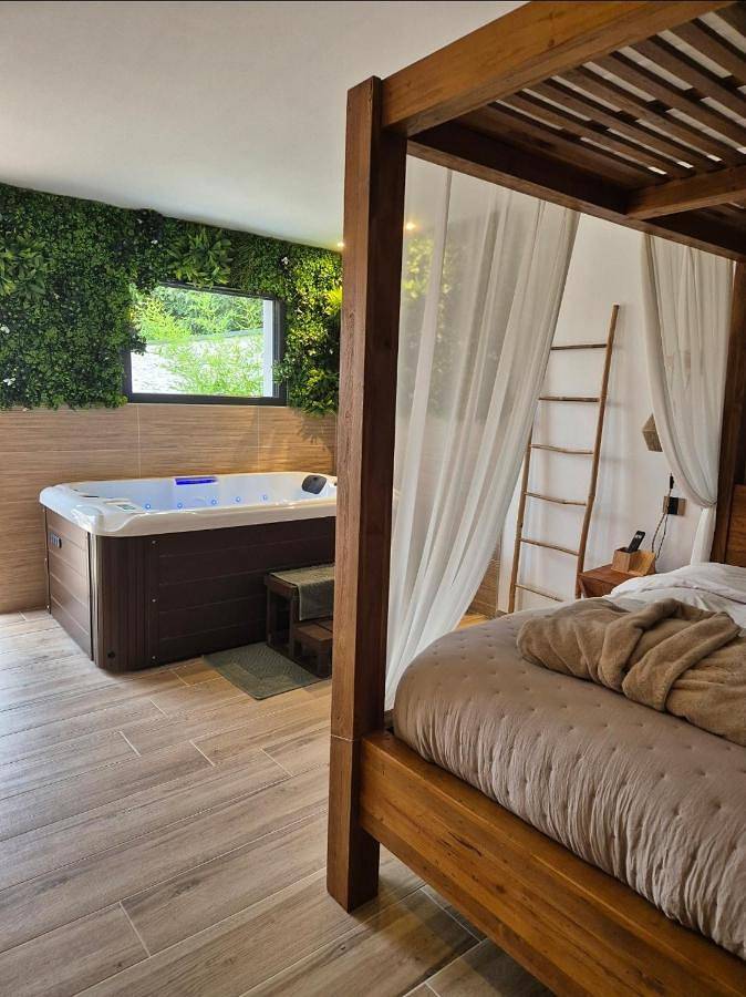 Le Cocoon - Jacuzzi, Sauna et Piscine privée in Carpentras, Parc naturel régional du Mont-Ventoux
