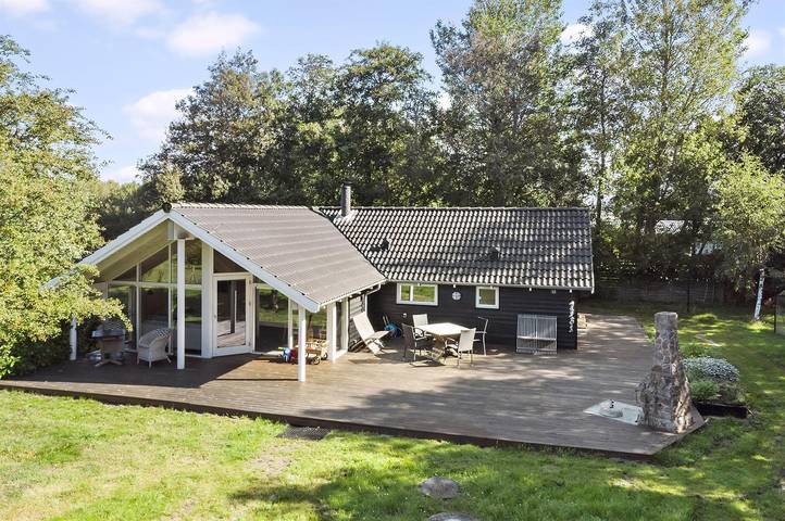 Ferienhaus für 8 Personen, mit Whirlpool und Terrasse sowie Garten und Sauna in Lolland