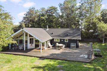 Ferienhaus für 8 Personen, mit Sauna und Whirlpool sowie Terrasse und Garten in Lolland-Falster