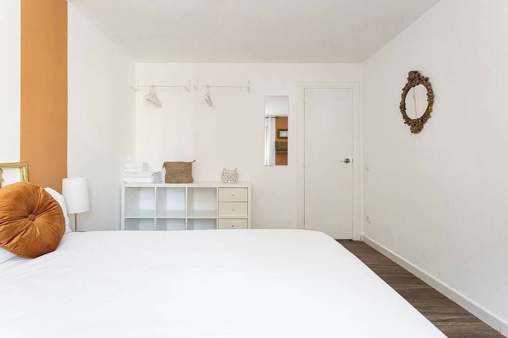 Apartamento entero, This apartment is a 3 bedroom(s), 1 bathrooms, located in Esplugues de Llobregat, Catalunya. in Esplugas de Llobregat, Bajo Llobregat