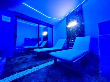 Location de vacances pour 4 personnes, avec jacuzzi et terrasse à Pont-du-Château