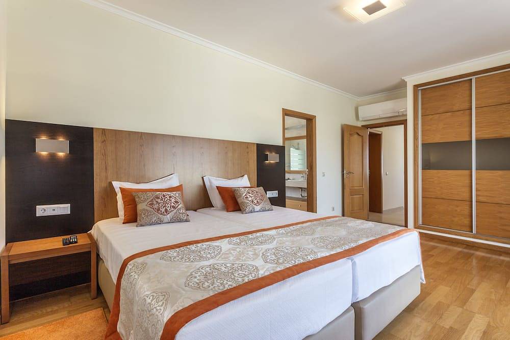 Luxuriöse mediterrane Villa mit beheizbarem Pool und Fitnessraum in Montes de Alvor, Alvor