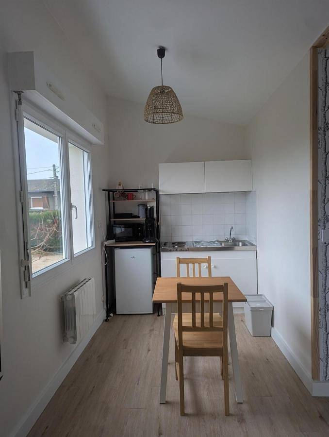 Gîte pour 2 personnes, avec jardin ainsi que vue et terrasse, animaux acceptés dans Le Mayet-de-Montagne - 2