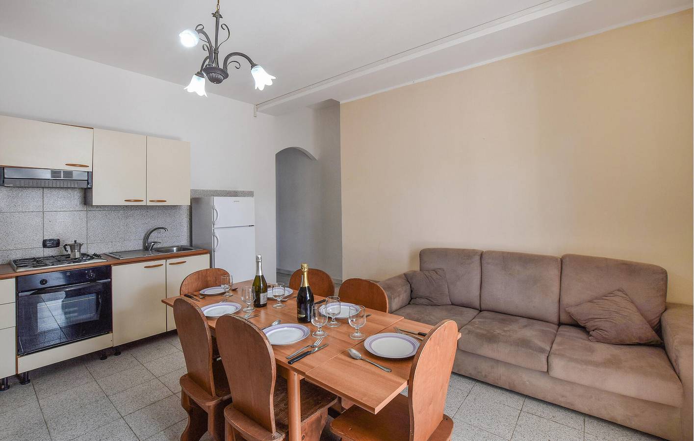 Ganze Ferienwohnung, Apartment mit Meerblick, Pool, WLAN, Klimaanlage und Parkplatz in Palmi, Reggio Calabria Provinz