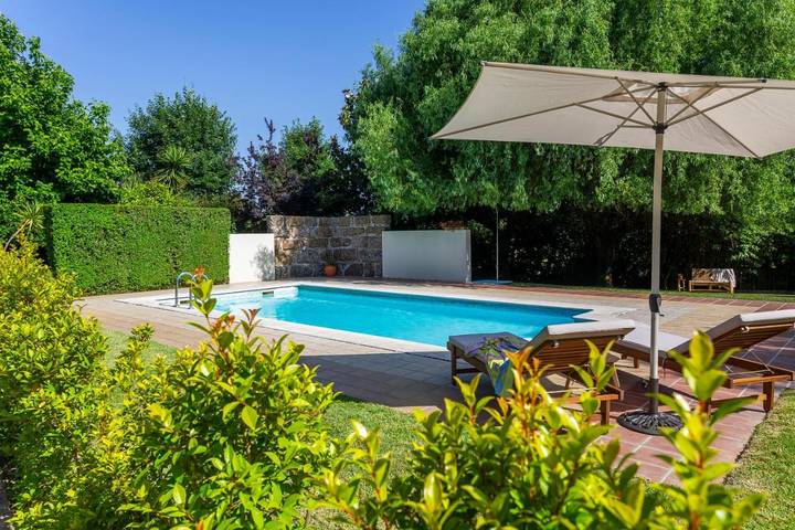 Chambre d’hôte pour 2 personnes, avec Jardin ainsi que Piscine et Vue