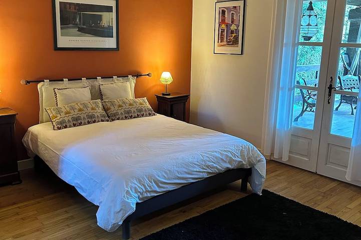 Location de vacances pour 8 personnes, avec terrasse et jardin, animaux acceptés à Burlats - 4