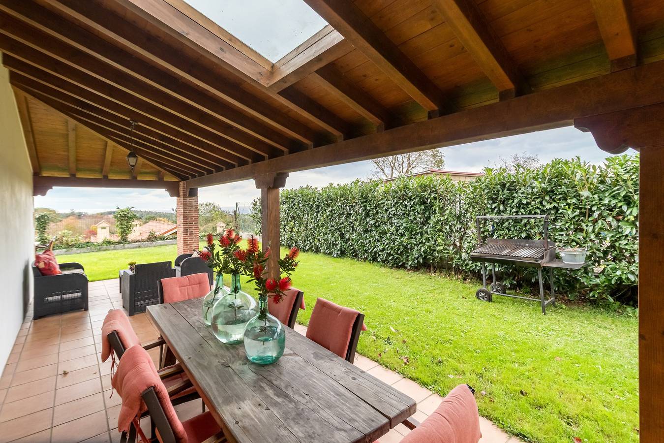 Casa Rural El Castro: alojamiento para 8 personas con vistas al mar y al jardín in La Revilla, San Vicente de la Barquera